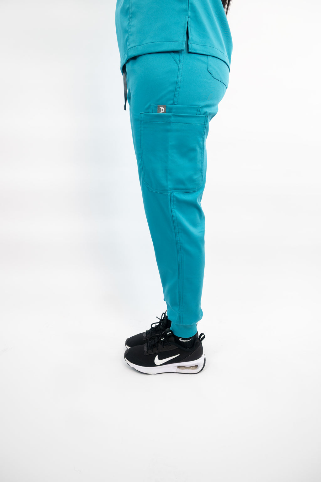 DADA Women’s 11-Pocket Utility Scrub Set – Teal Blue